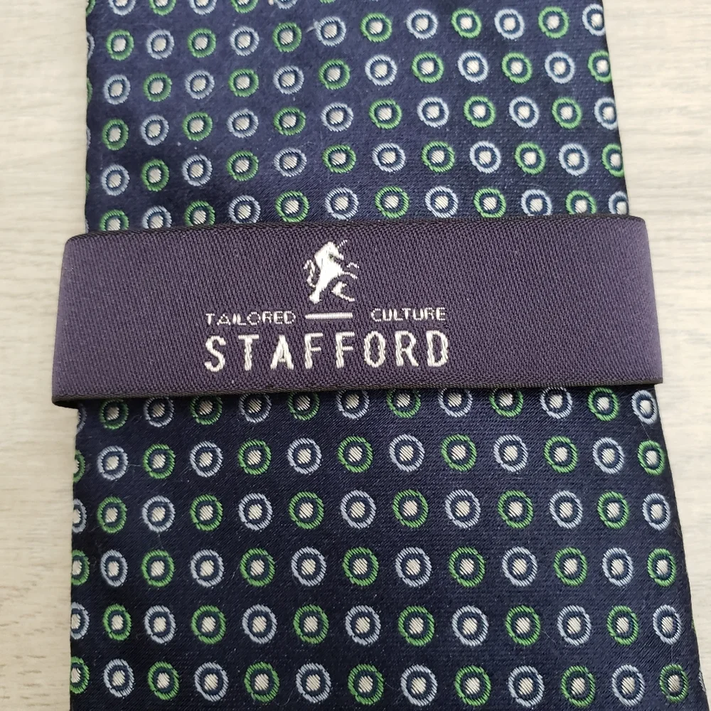NEW Stafford 100% Silk Tie Circles Pattern